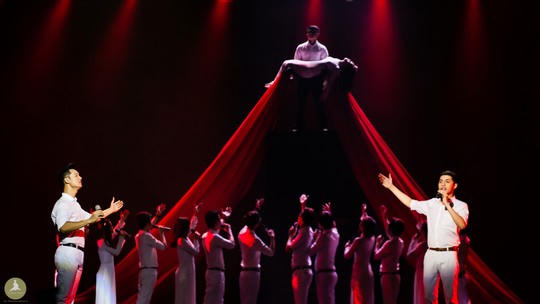 Live show - Cuộc chơi khó hồi sinh