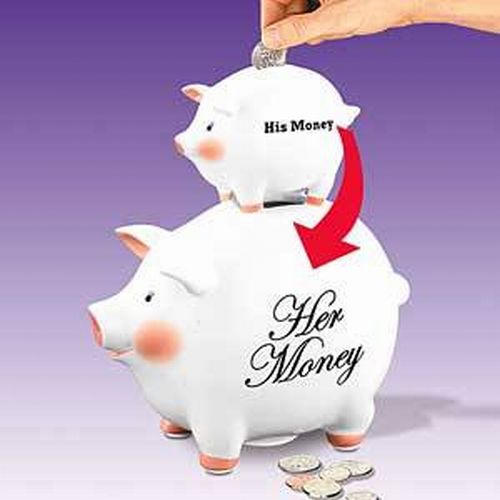 Chồng Tây tự nguyện để vợ “lĩnh hộ lương”