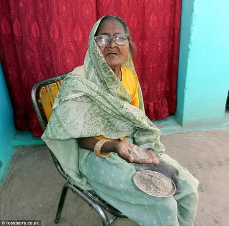 Cụ bà ăn một kg cát mỗi ngày trong hơn 80 năm