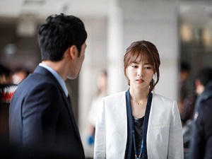 Chồng trở thành “quân tốt” của người vợ tham vọng