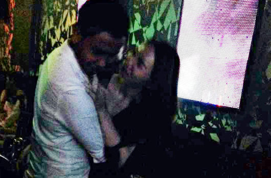 Giá “khủng” theo giờ của các chân dài lắc thâu đêm