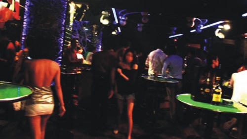 "Quái thai" nhạc chế đang khiến tai người nghe "ô nhiễm"