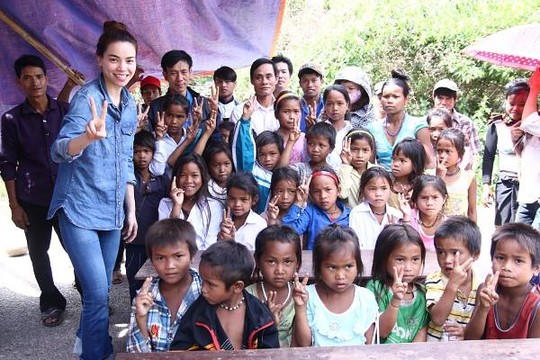 Hồ Ngọc Hà lại đương đầu với xì-căng-đan tình cảm