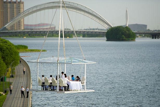 Thưởng thức ở nhà hàng lơ lửng giữa không trung