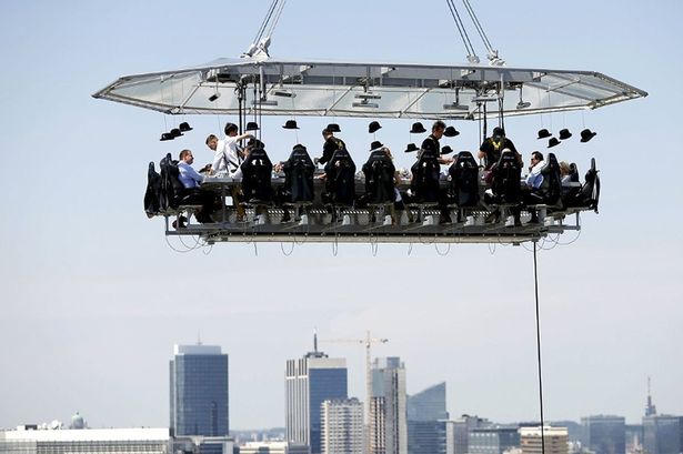 Thưởng thức ở nhà hàng lơ lửng giữa không trung