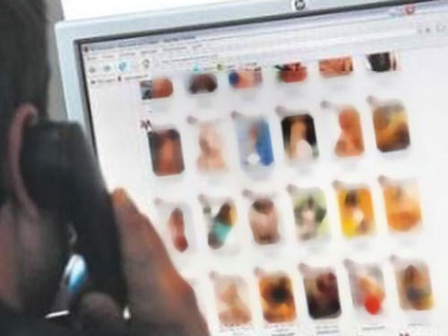 Hậu trường “bay show xác thịt” của chân dài