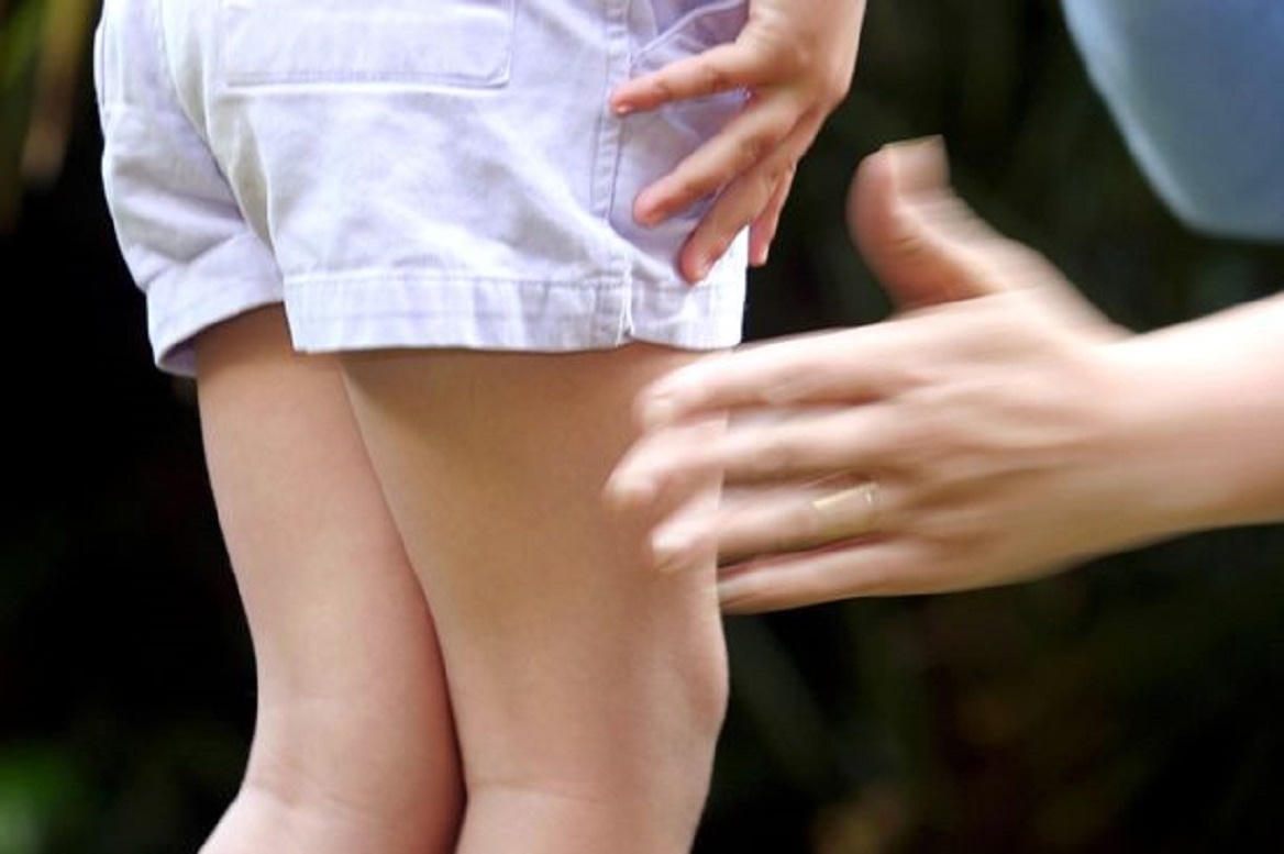 Đánh đòn vào mông triệt tiêu trí thông minh của con?