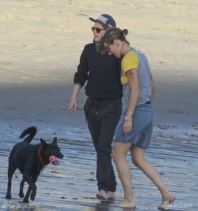 Mẹ Kristen Stewart thừa nhận con gái đồng tính