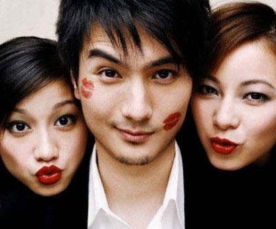 Đụng bồ nhí của chồng ở phòng khám thai