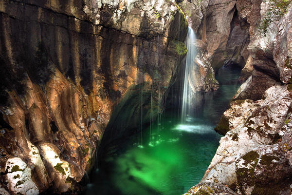 Ngắm dòng sông ngọc lục bảo đẹp nhất thế giới