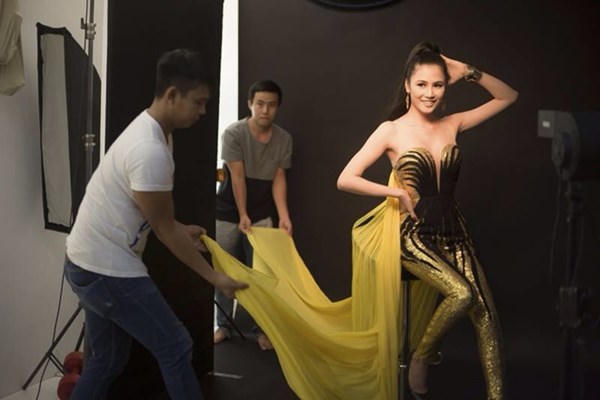 “Nghề ngắm sao nude” có sung sướng gì!