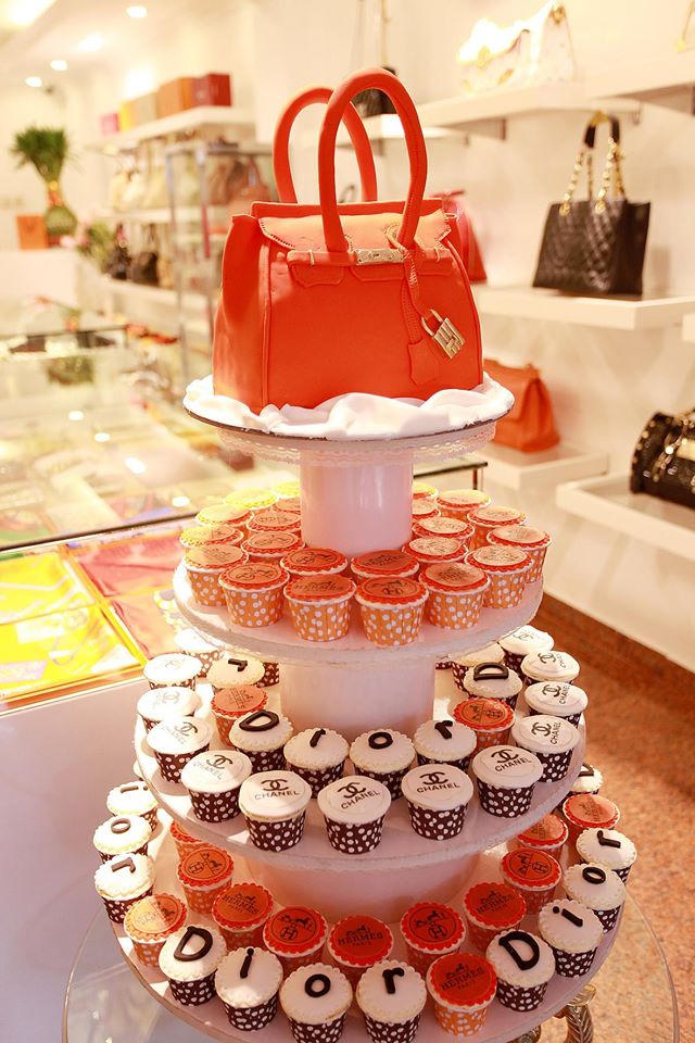 Dàn sao chúc mừng Hoa hậu Ngô Thu Trang khai trương Salon hàng hiệu