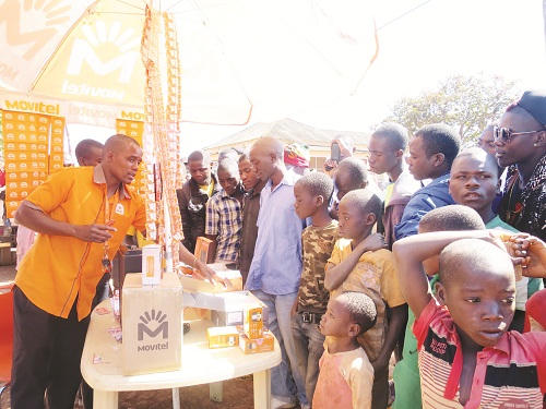 Mozambique - Bình minh trên những ngọn cây “lộn ngược“