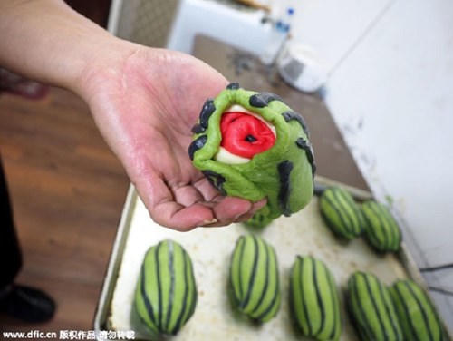 Sự thật về món bánh mì dưa hấu đang gây “sốt“