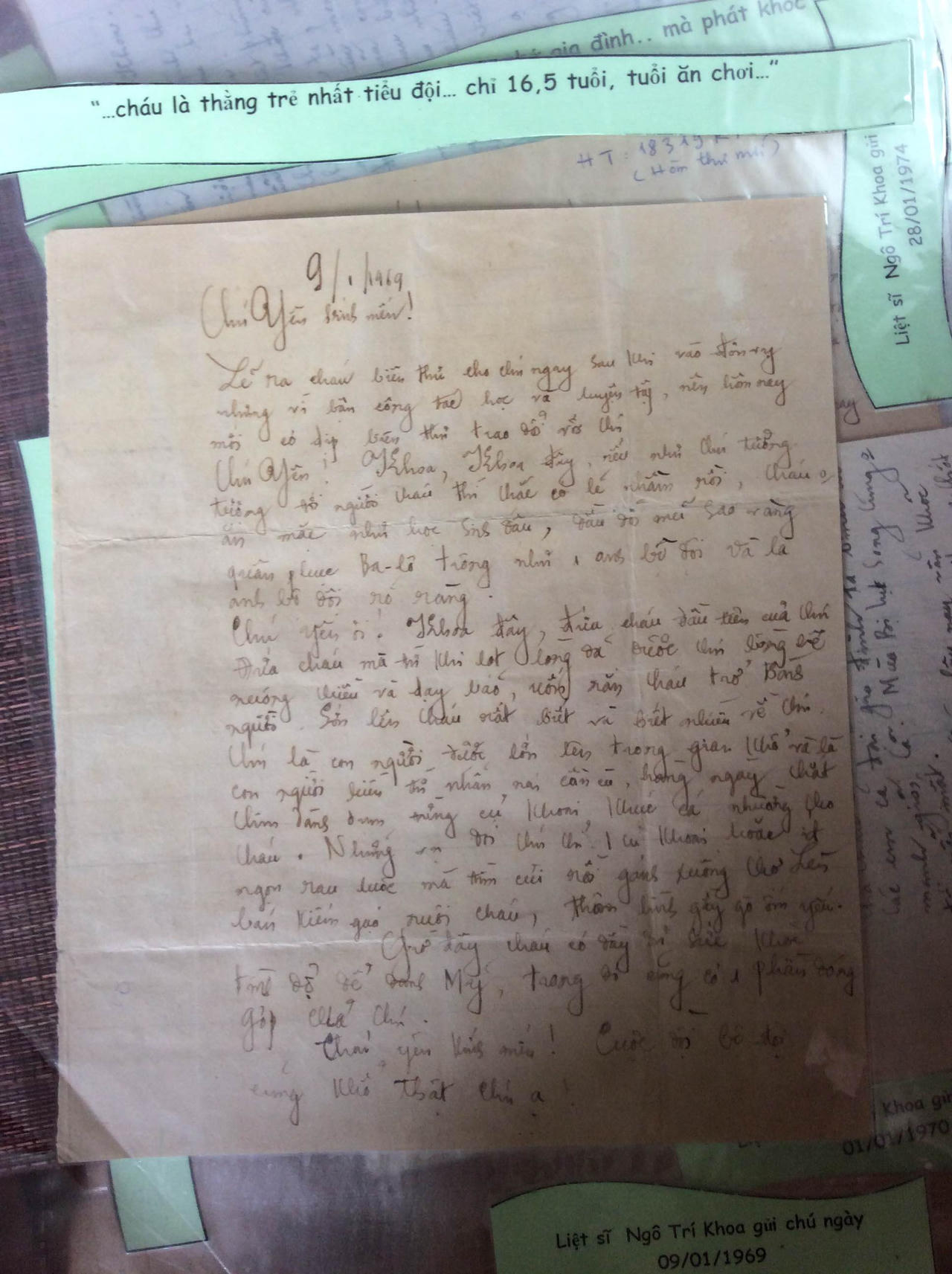 Ống tay áo của mẹ theo con dọc dãy Trường Sơn