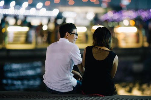 10 phong tục tán tỉnh kỳ lạ