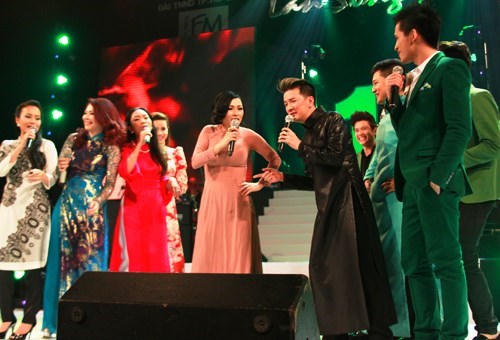 Khi nghệ sĩ "hàng tôm', 'hàng cá'?