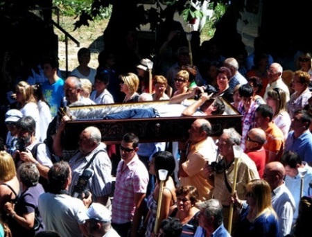 Những vùng đất đưa tang người sống