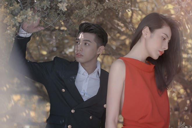 Thủy Tiên: “Ở nhà, tôi thích bạo lực với Công Vinh hơn“