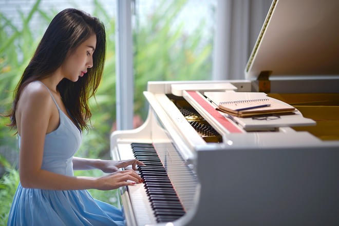 Thủy Tiên: “Ở nhà, tôi thích bạo lực với Công Vinh hơn“