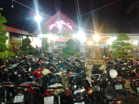 Thú vị cà phê đêm nhà “Công tử Bạc Liêu” 