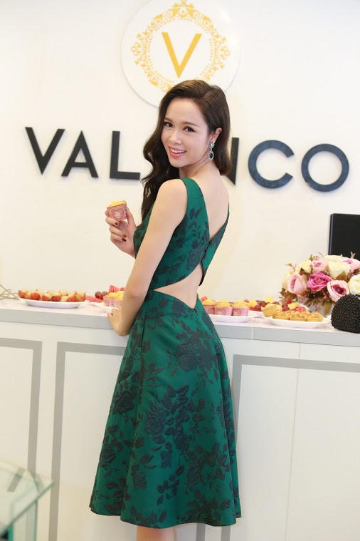 “Hotgirl nửa tỉ” Trang Cherry ra mắt “con đầu lòng”