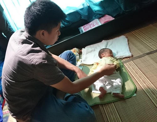 Hành trình yêu thương của cậu bé 1 tuần tuổi đã mồ côi mẹ