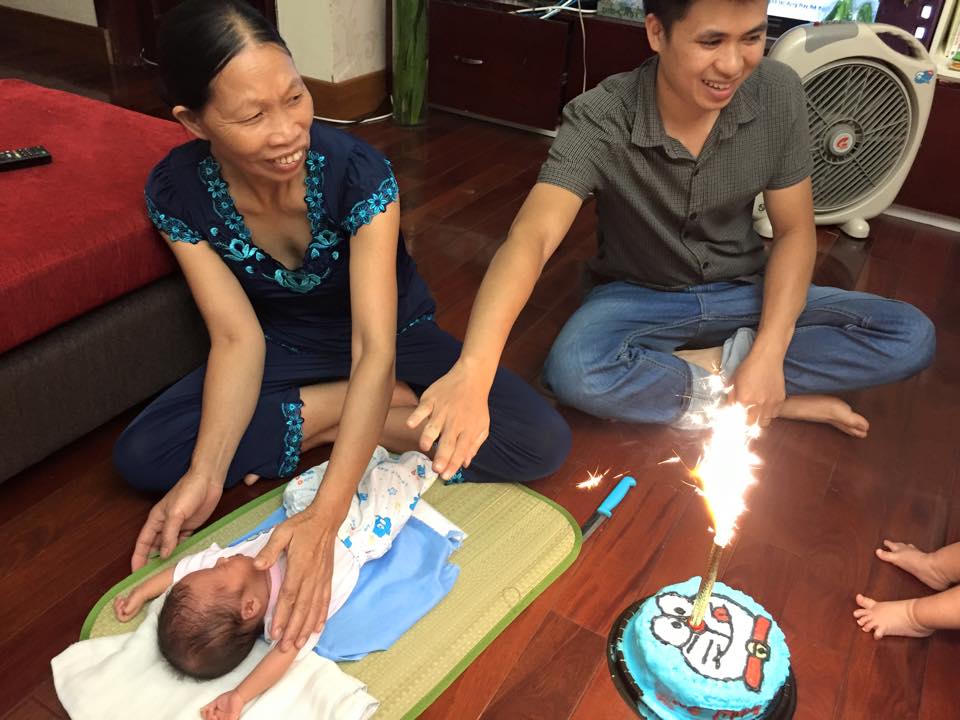 Hành trình yêu thương của cậu bé 1 tuần tuổi đã mồ côi mẹ