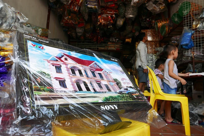 Biệt thự, ôtô, Iphone vàng mã cúng rằm tháng 7