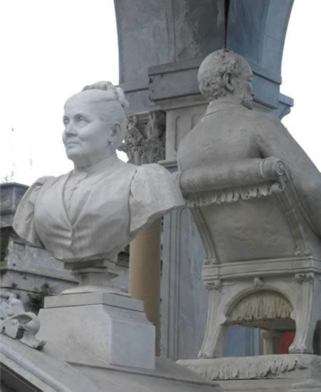 Những ngôi mộ kỳ lạ nhất thế giới