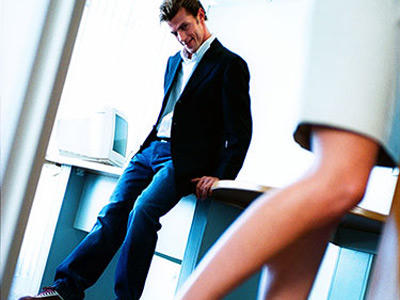 Chồng tôi cứ ra đường là … tán gái