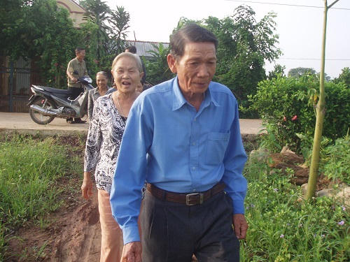 Làng hoa vang tiếng Quốc ca