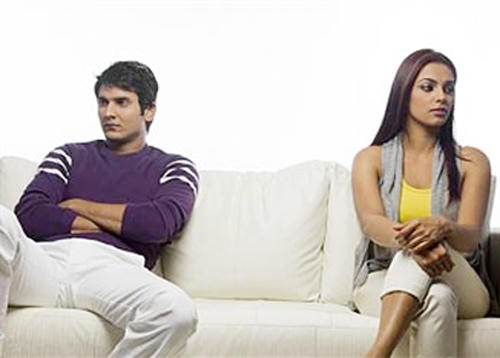 Cưới xong, vợ thành củ khoai vứt gầm giường