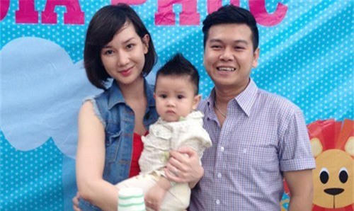 “Vạch áo cho người xem lưng”, sao Việt được gì?