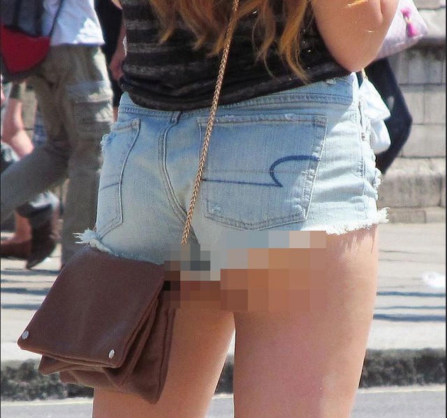 Lạ đời luật cấm chị em mặc váy ngắn