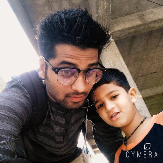 Chàng trai 24 tuổi bỏ việc để luyện chụp ảnh tự sướng