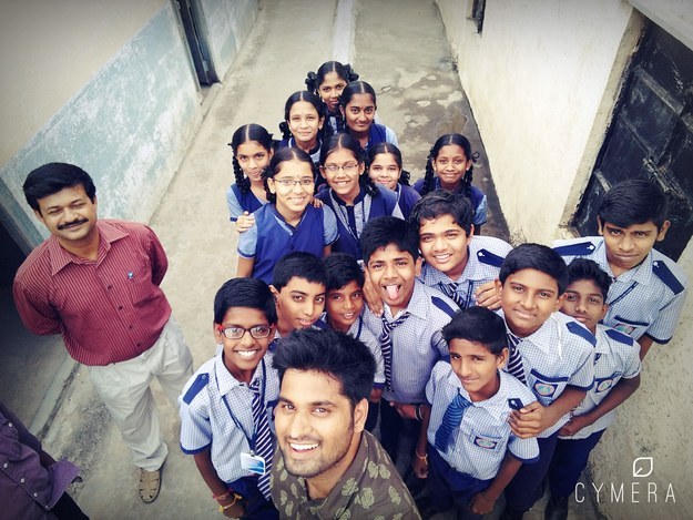 Chàng trai 24 tuổi bỏ việc để luyện chụp ảnh tự sướng