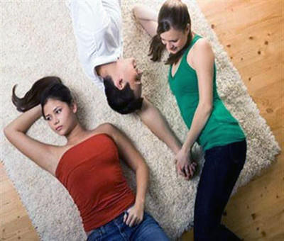 “Thuyết mượn mặt” của người vợ có chồng ngoại tình