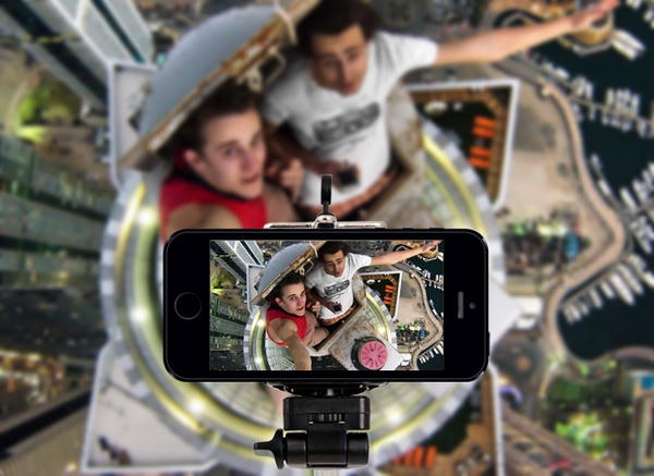 Chụp ảnh “tự sướng” làm chết người nhiều hơn cá mập tấn công