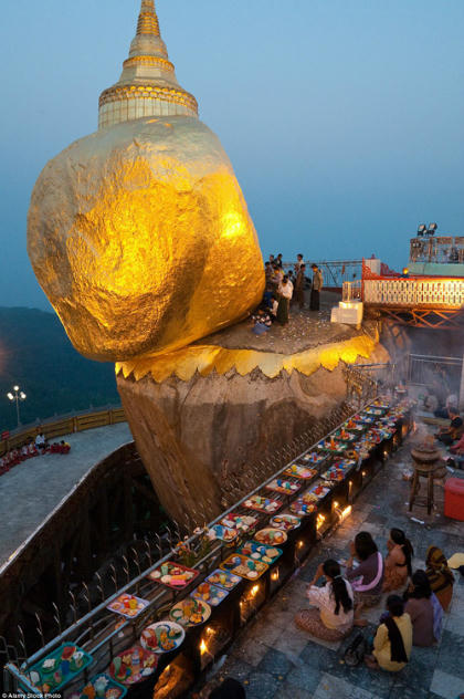 Kỳ lạ tảng đá vàng phá vỡ mọi nguyên tắc trọng lực