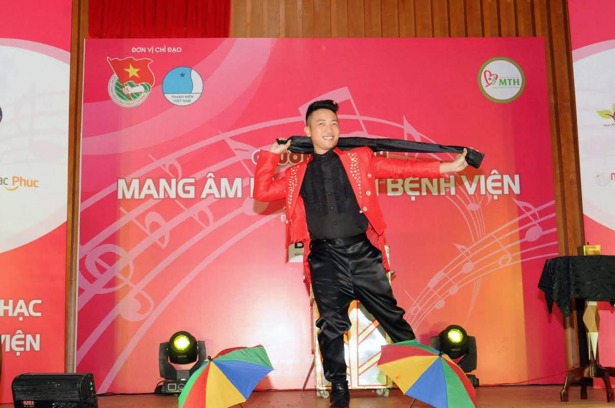 Bảo Trâm Idol mang Trung thu Hồng tới các bệnh nhi