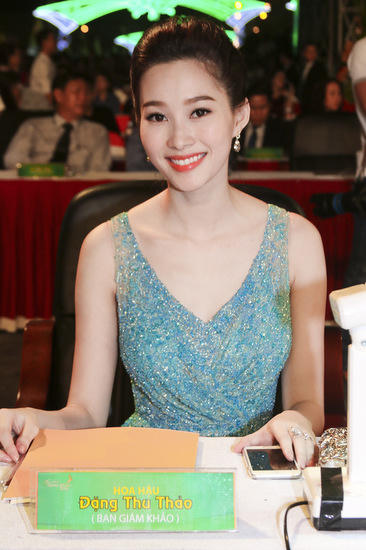 Thu Thảo: “Xin đừng gọi tôi là hoa hậu của các hoa hậu“