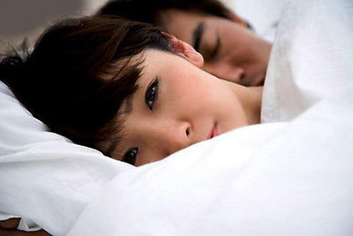 Nghi vợ ngoại tình, chồng cấm vận cả năm