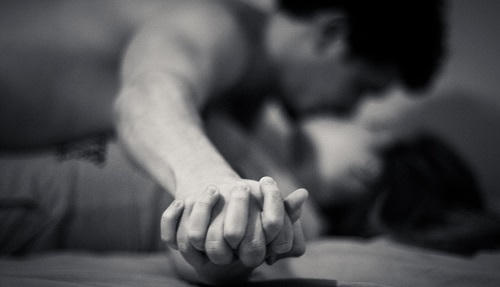 Chiếc “áo mưa” bị rơi trong "vùng kín", tố cáo lỗi lầm tày đình