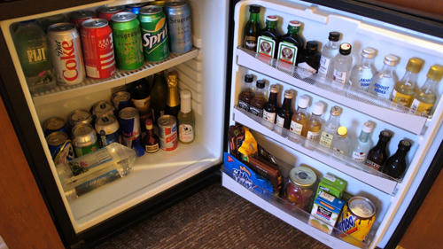 Ở khách sạn, đi vệ sinh cũng bị... tính tiền giấy