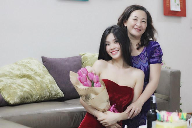 Ngày 20/10, sao nữ Việt tiết lộ bí quyết xinh đẹp từ nhỏ 