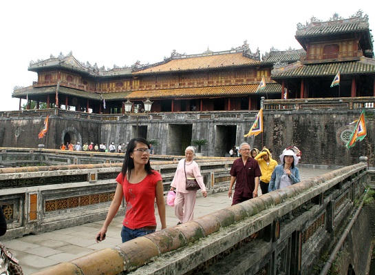 Tăng giá vé với khách du lịch để... phát triển bền vững?