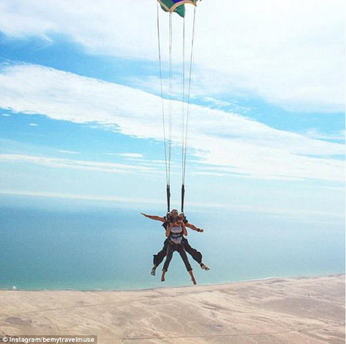 Cuộc sống như mơ của cô gái một mình đi khắp thế giới