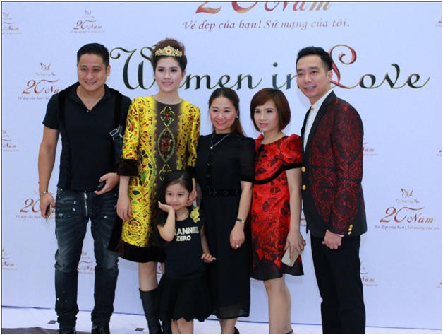 Vợ chồng Minh Tiệp đưa con xem show “Women In Love”