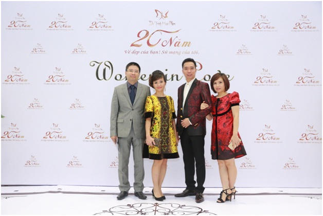 Vợ chồng Minh Tiệp đưa con xem show “Women In Love”